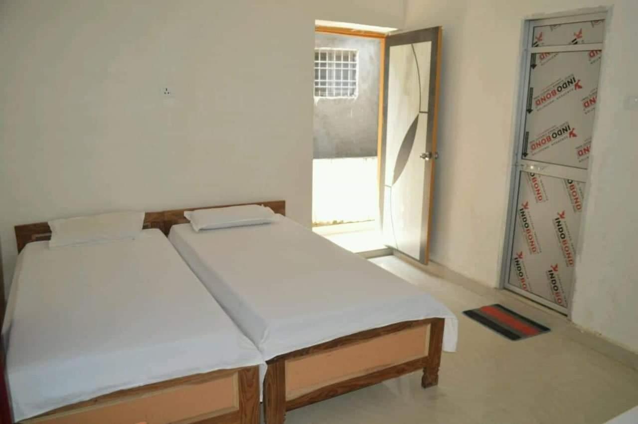 Middle Way Home Stay Bodh Gaya Extérieur photo