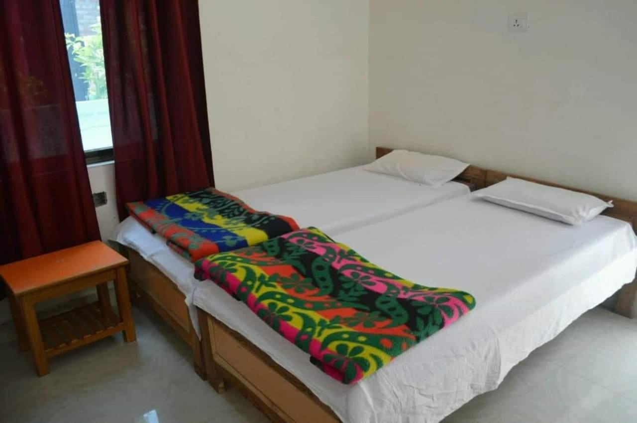 Middle Way Home Stay Bodh Gaya Extérieur photo
