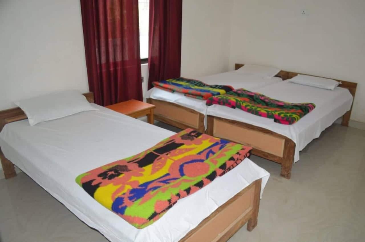 Middle Way Home Stay Bodh Gaya Extérieur photo